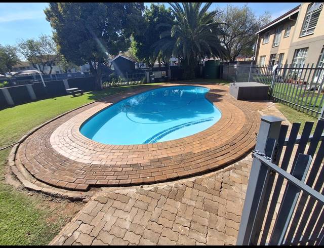 2 BEDROOM TOWNHOUSE FOR SALE IN VERWOERDPARK
